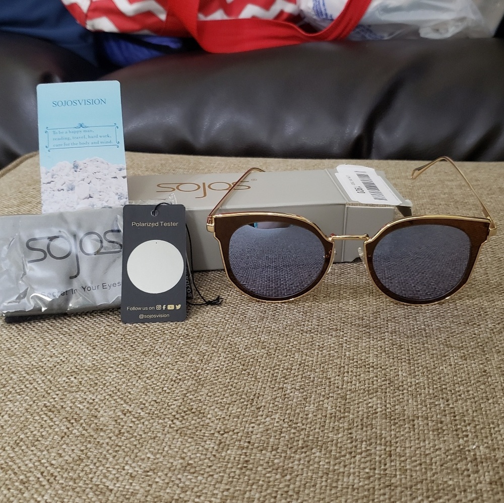 NEW IN BOX Sojos Sunglasses